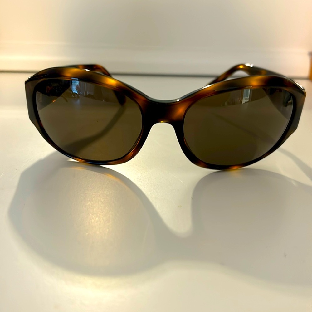 CHANEL women’s Sunglasses with dust bag!